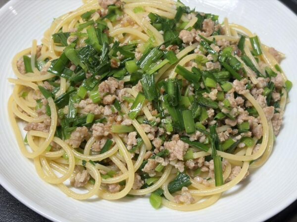 ニラのミートソースパスタ